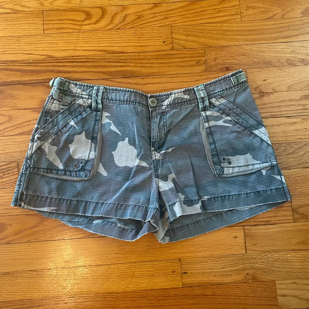 DaNang Women's Camouflage Shorts L - Picture 2 of 4